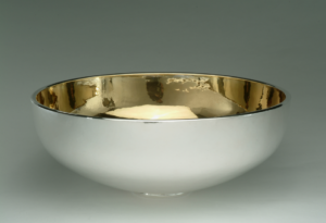 Bordskål 2000, der indgår i Museum Koldings sølvsamling